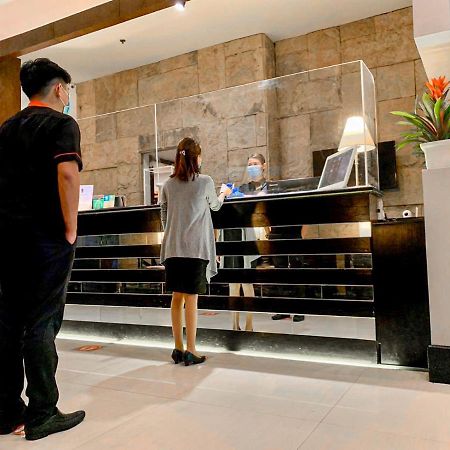The B Hotel Alabang Muntinlupa City Экстерьер фото