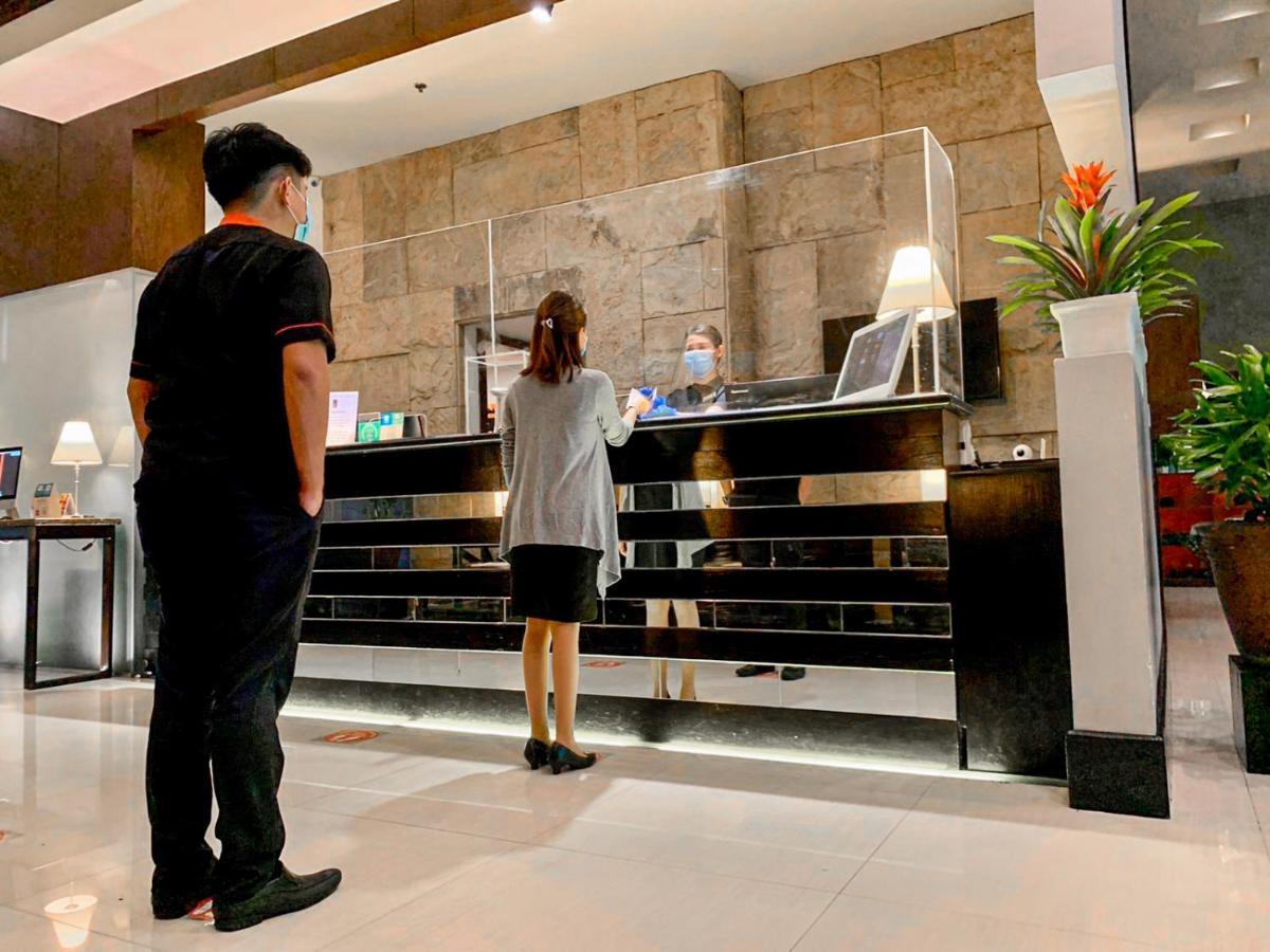 The B Hotel Alabang Muntinlupa City Экстерьер фото