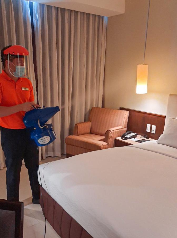 The B Hotel Alabang Muntinlupa City Экстерьер фото