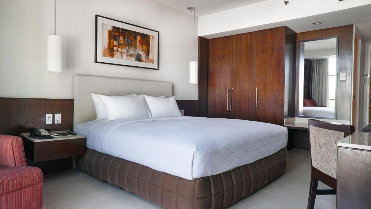 The B Hotel Alabang Muntinlupa City Экстерьер фото