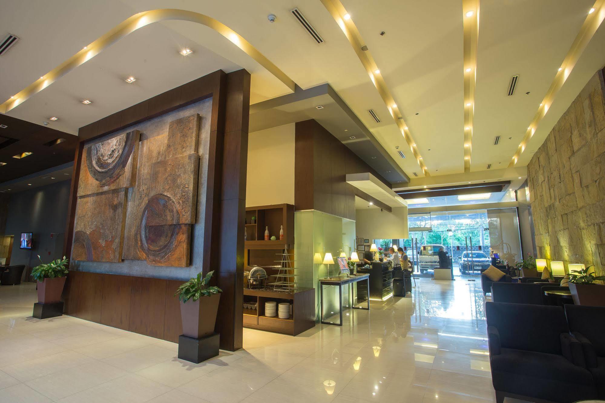 The B Hotel Alabang Muntinlupa City Экстерьер фото