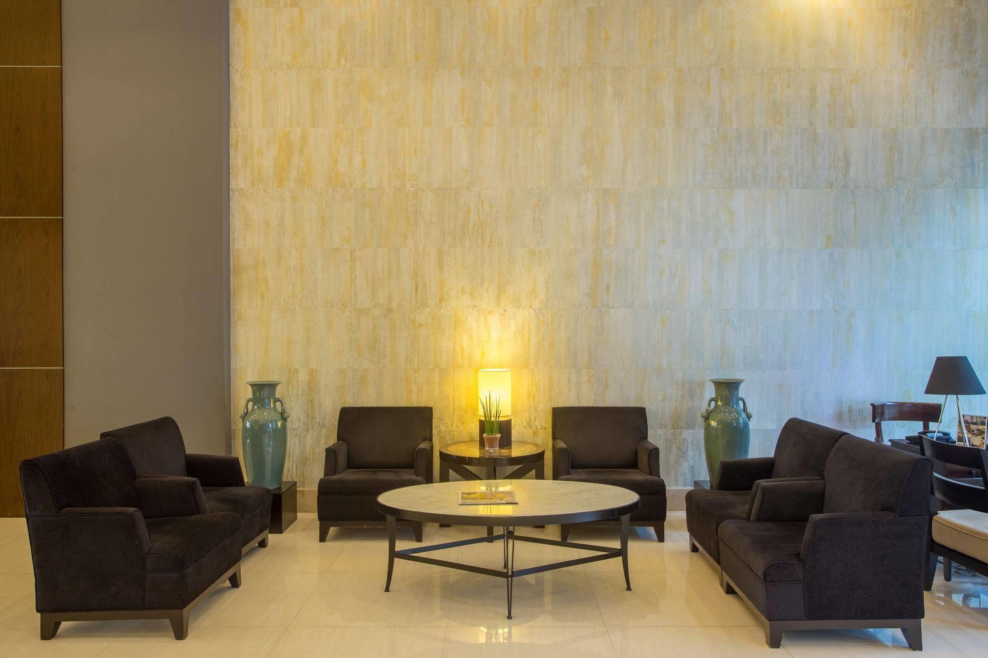 The B Hotel Alabang Muntinlupa City Экстерьер фото