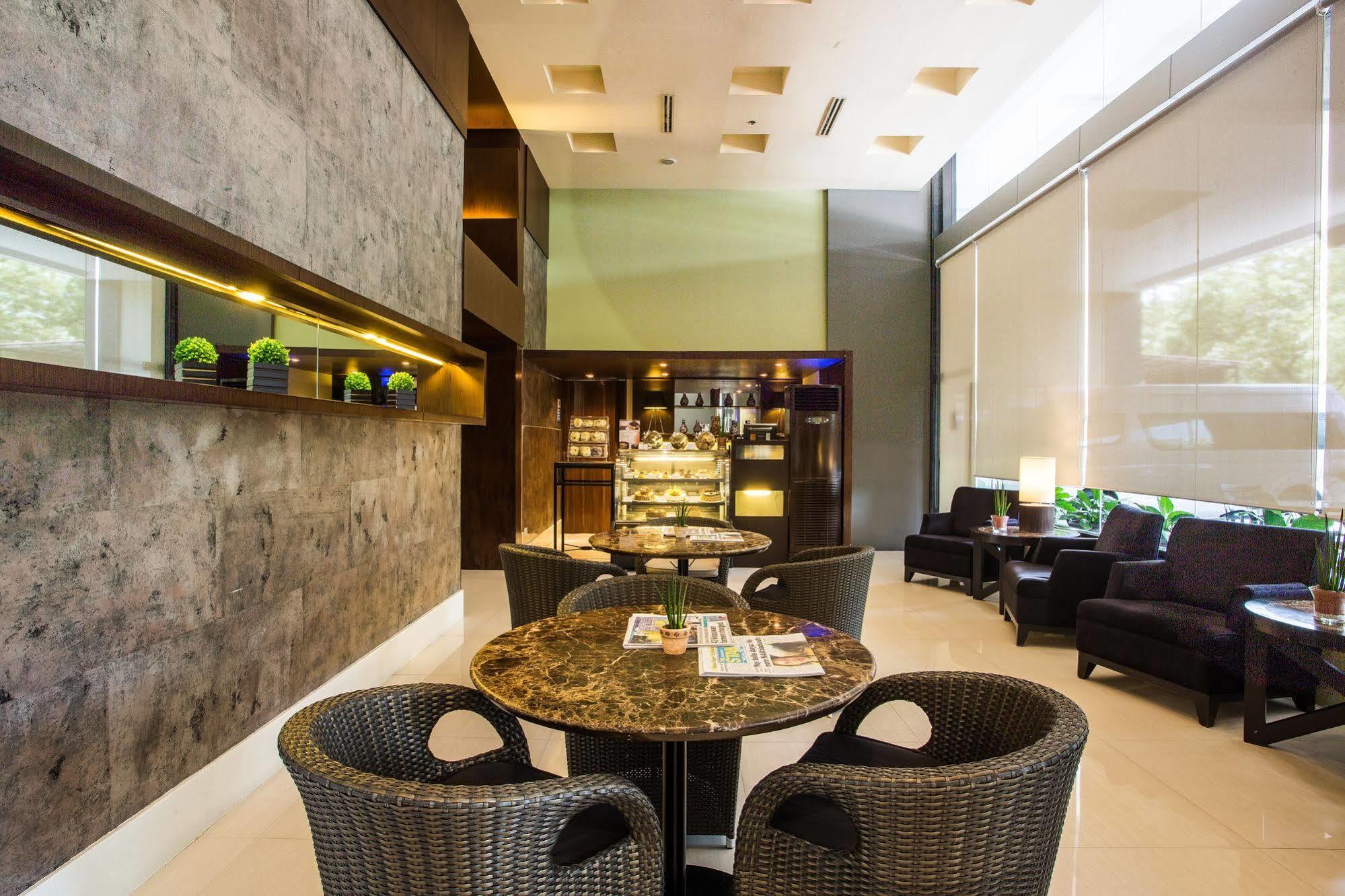 The B Hotel Alabang Muntinlupa City Экстерьер фото