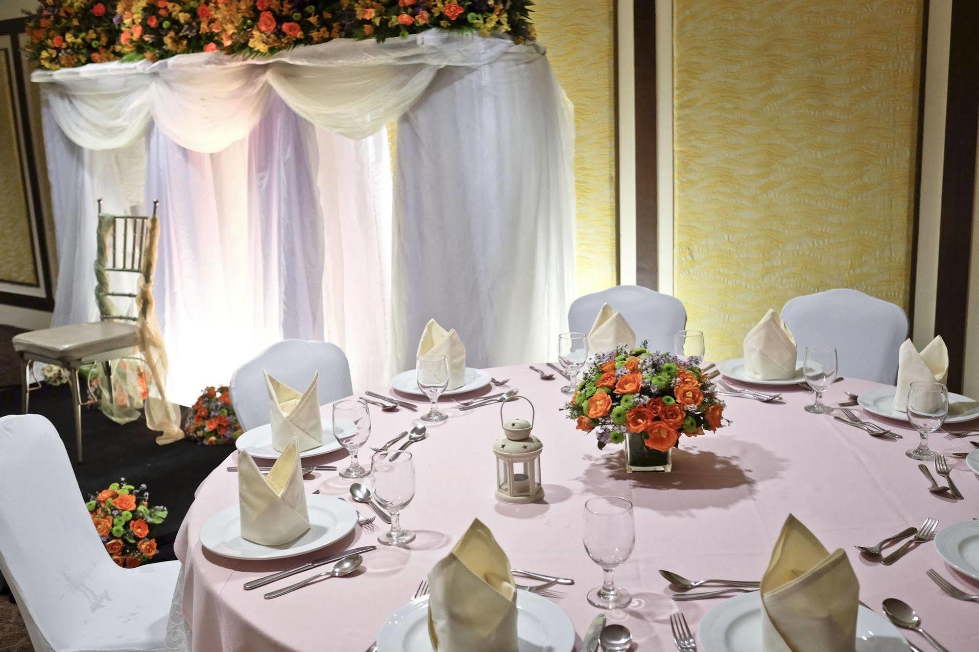 The B Hotel Alabang Muntinlupa City Экстерьер фото