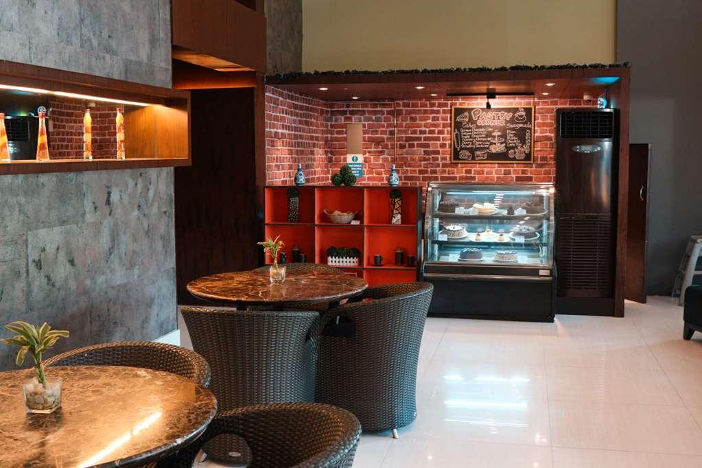 The B Hotel Alabang Muntinlupa City Ресторан фото